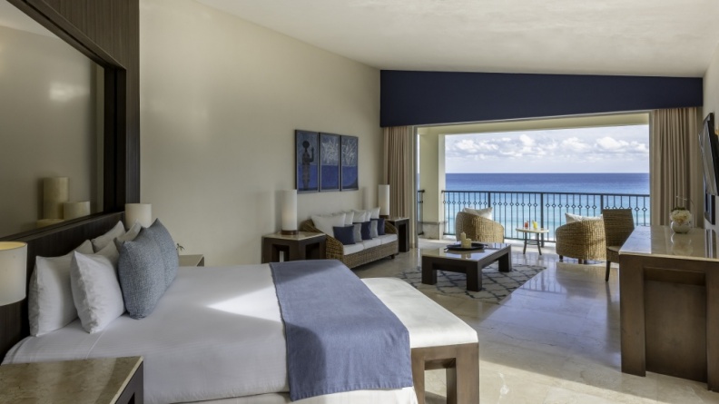Grand Park Royal Cancun.Royal Tower Jacuzzi Suite Ocean Front1.jpg