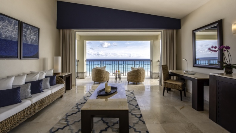Grand Park Royal Cancun.Royal Tower Jacuzzi Suite Ocean Front2.jpg