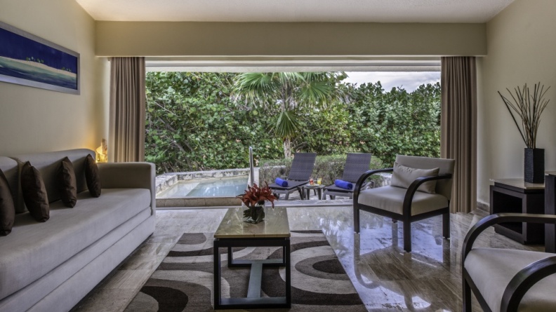 Grand Park Royal Cancun.Villa Master Suite Plunge Pool4.jpg